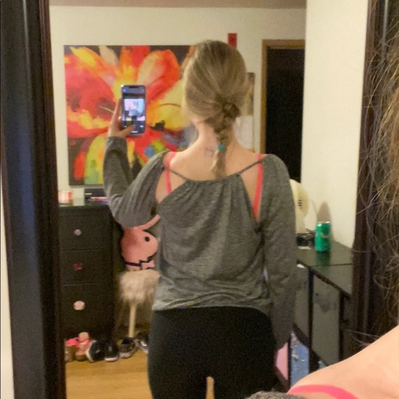 Wallflower • Cutout Detail Knot Top - Picture 4 of 11